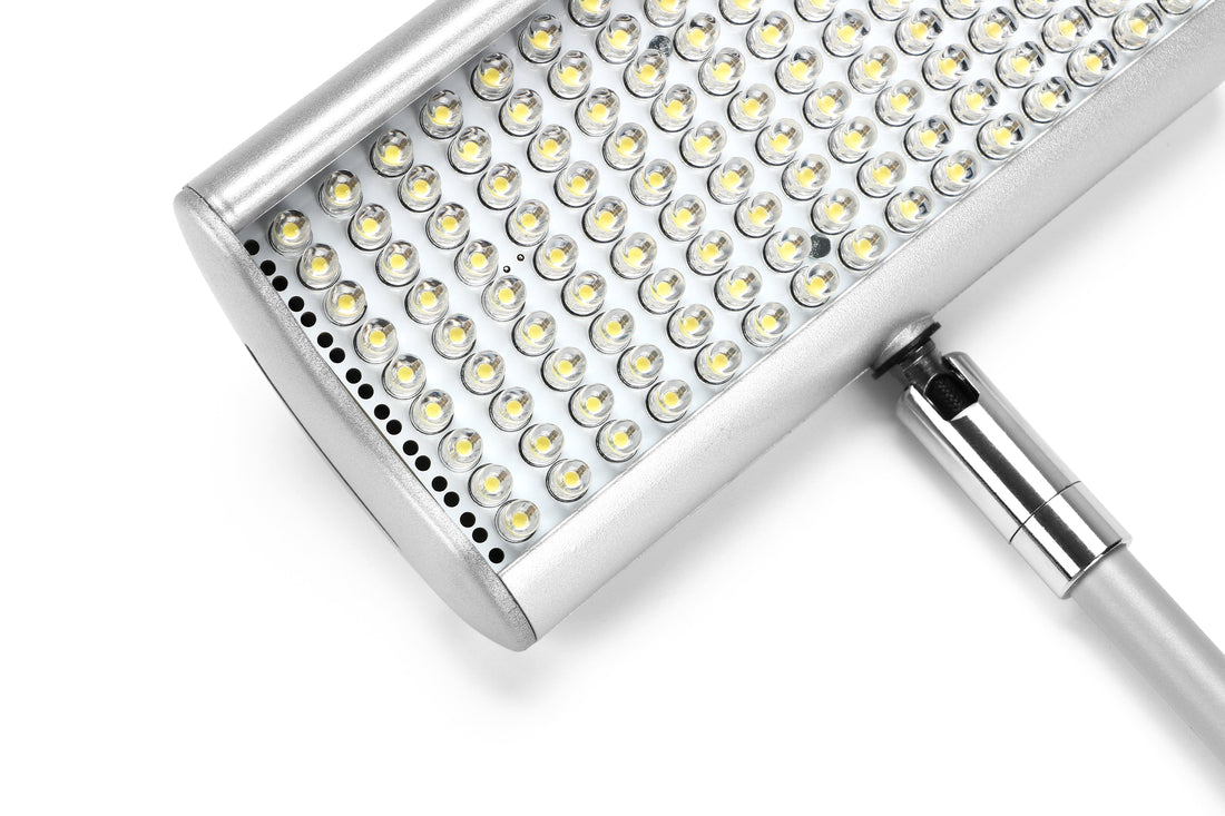 How to Light Trade Show Graphics: Choosing the Right Spotlight for Exhibition Displays