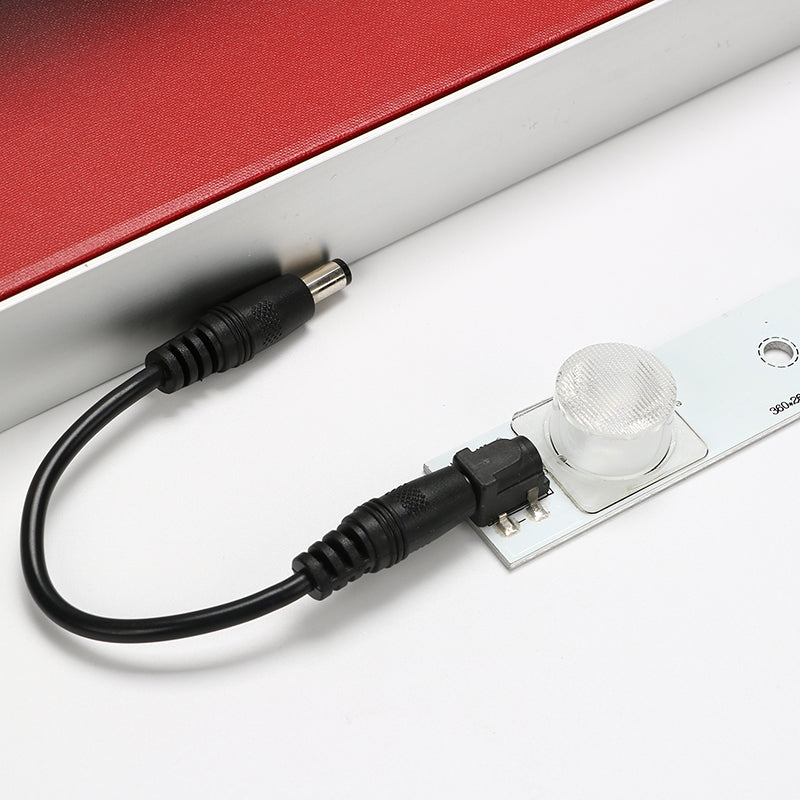 DC plug connection between linkable LED lightbox bars