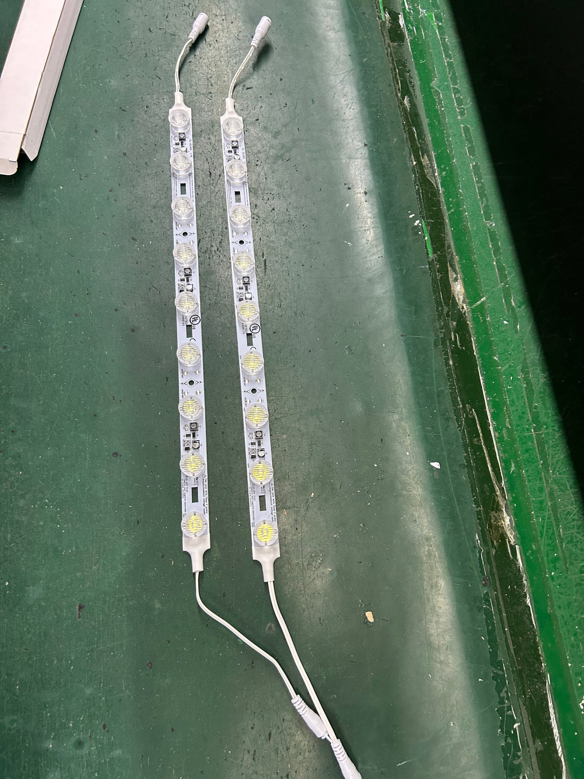 Los 400 módulos LED a medida del cliente están listos para el envío.