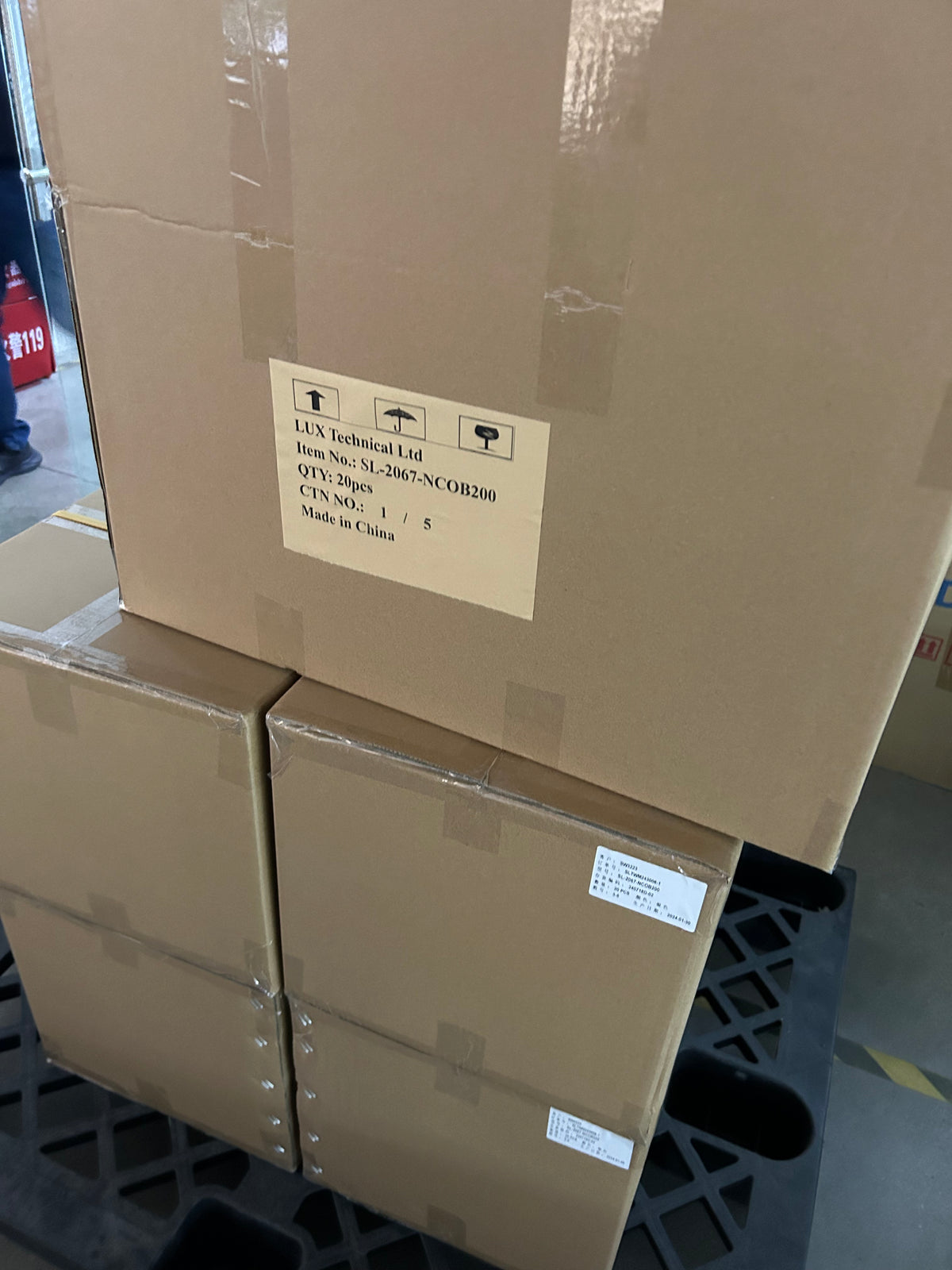 We hebben de 100 sets lampen geleverd. Jaag ons alstublieft niet op — we produceren uw resterende goederen op volle kracht.
