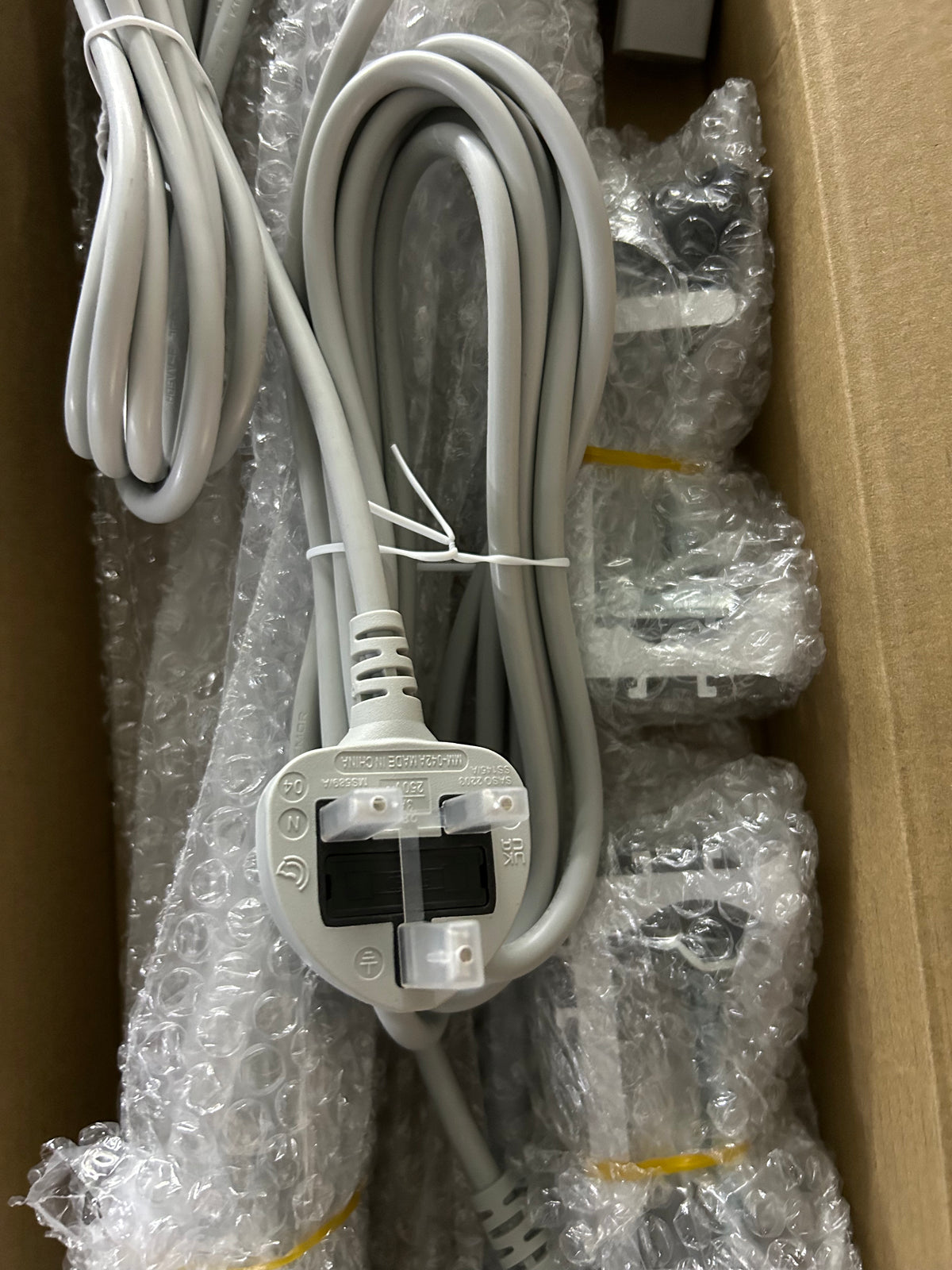 We hebben de 100 sets lampen geleverd. Jaag ons alstublieft niet op — we produceren uw resterende goederen op volle kracht.